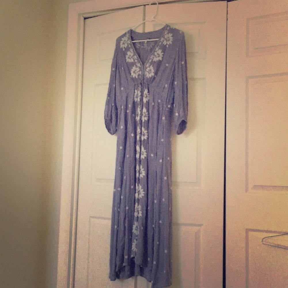 FREE PEOPLE LARGE MAXI DRESS LIGHT BLUE